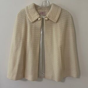 Vogue Vintage Ivory Cream Textured Cape Cloak Swing Coat with button closure